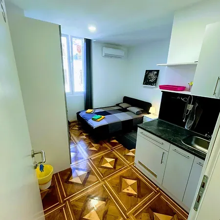 Pula-center Apartment *